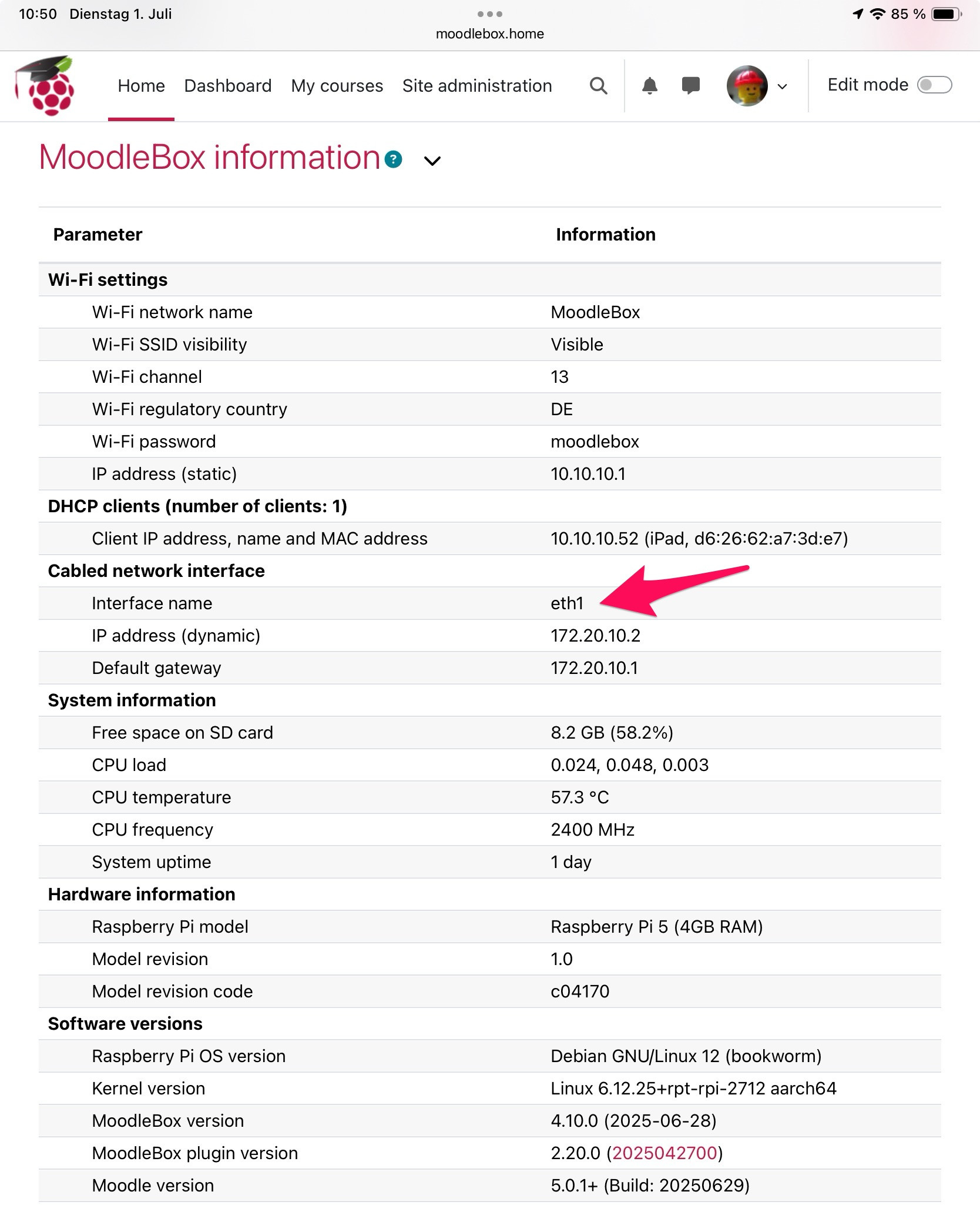 {MoodleBox with usb connection to a smartphone}
